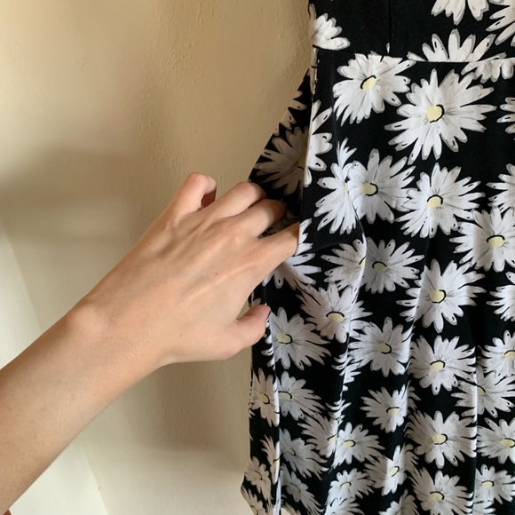 Daisy Dress - Picture 3 of 4